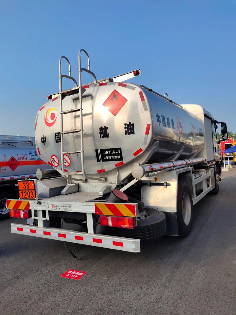 汕德卡單橋民航專用飛機(jī)罐式加油車 高效、安全、智能的航空燃油保障新標(biāo)桿
